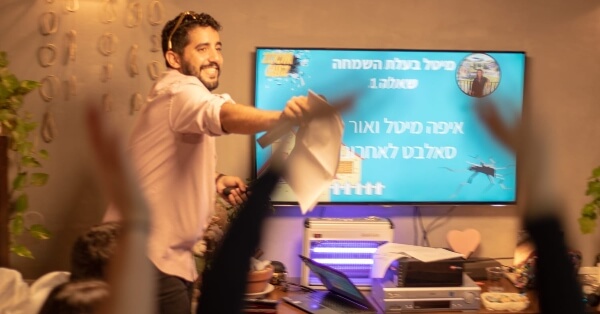 שעשועון תחרותי בסגנון פאב-קוויז